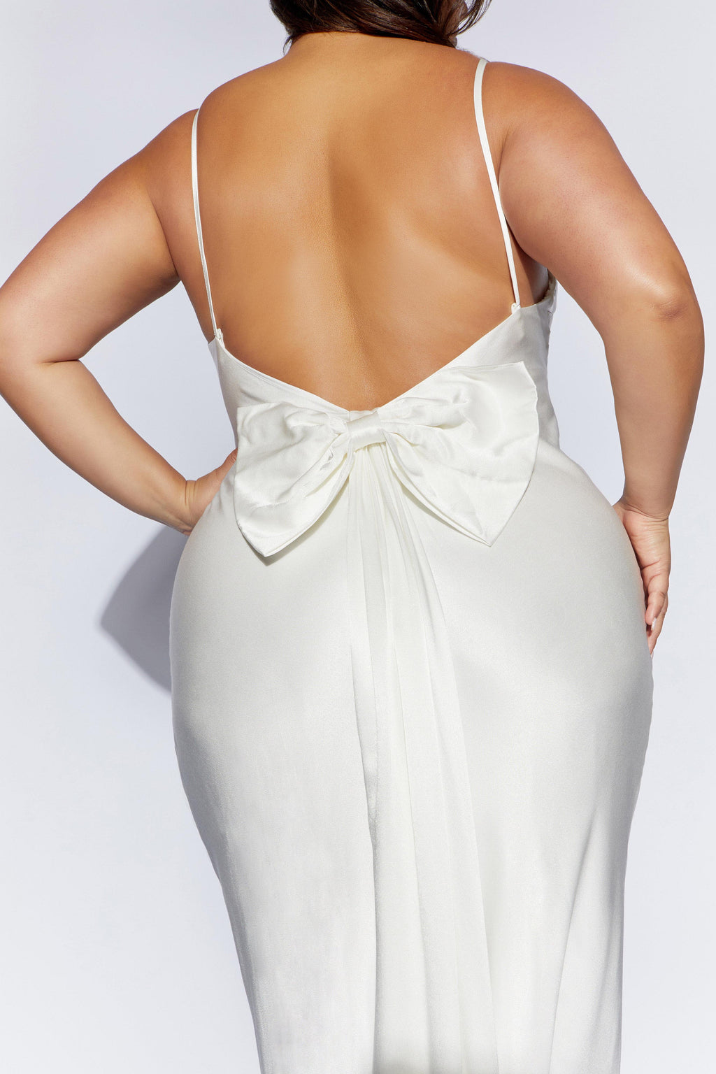 Kailey Low Back Maxi Dress With Bow Train - White